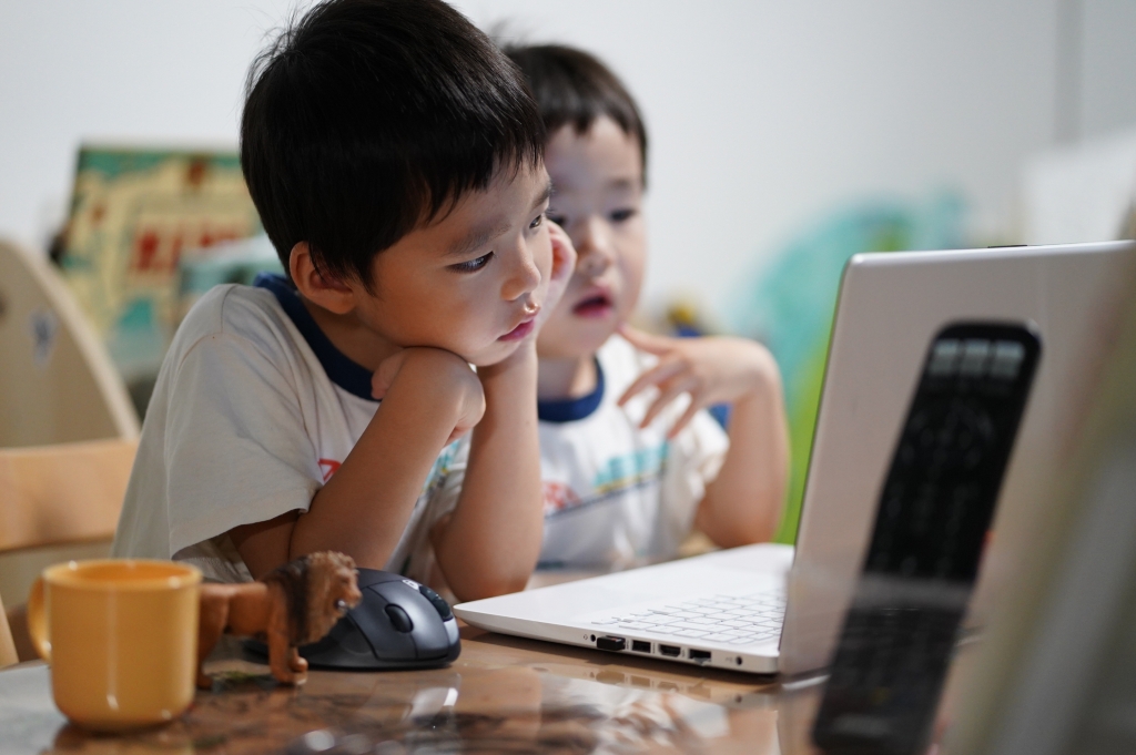 子どもたちの「眼」をめぐる環境は激変している（写真はイメージ）